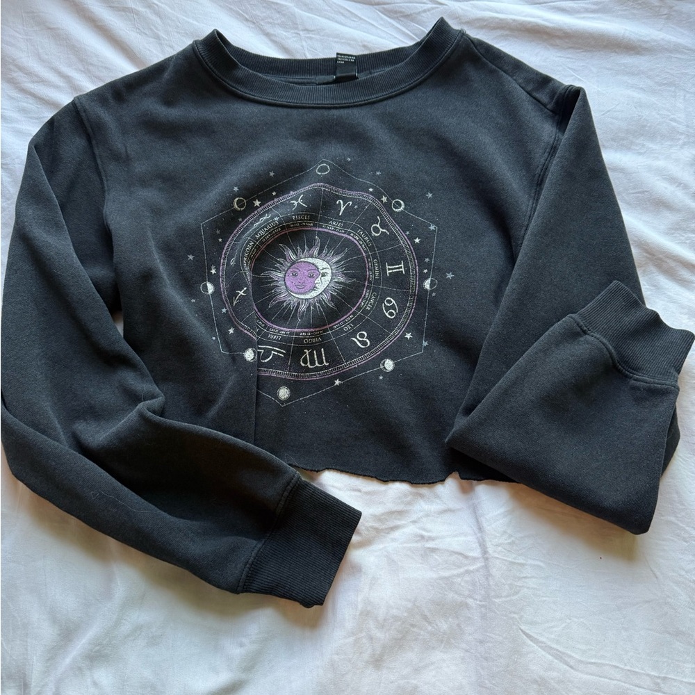 Forever 21 Black Zodiac Graphic Sweater